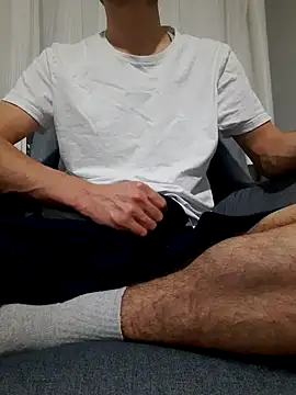 Snapshot of herkes26 chatting on 12-14-25, 12:05 herkes26 online show from 12-14-25, 12:05