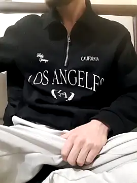 Snapshot of herkes26 chatting on 12-17-25, 04:35 herkes26 online show from 12-17-25, 04:35