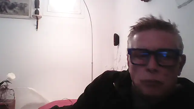 Snapshot of Andyrsdick chatting on 10-08-25, 08:17 Andyrsdick online show from 10-08-25, 08:17