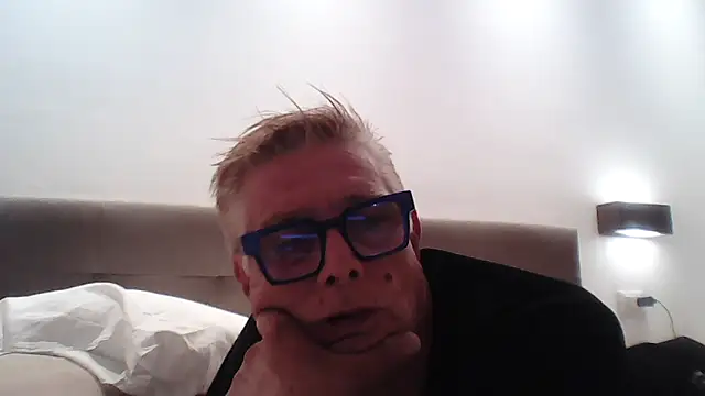Snapshot of Andyrsdick chatting on 10-17-25, 07:16 Andyrsdick online show from 10-17-25, 07:16