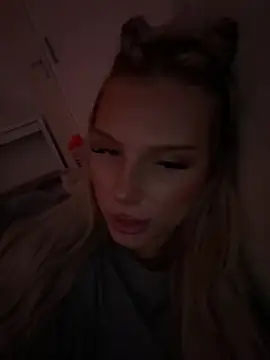 Snapshot of blondeeee chatting on 07-02-26, 06:14 blondeeee online show from 07-02-26, 06:14