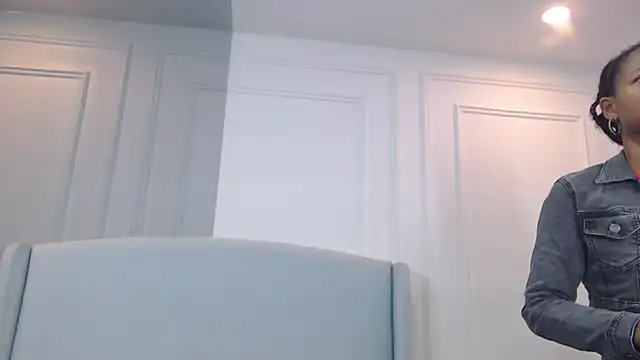 ChantalGarner online show from 11-18-25, 02:21