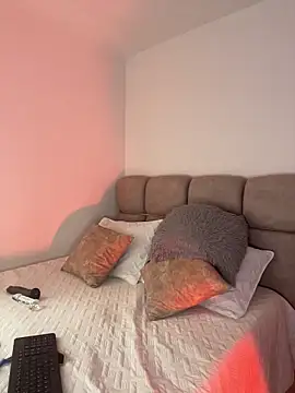 Dania Oconor online show from 11-18-25, 10:36