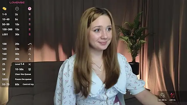 Snapshot of KariDollar chatting on 04-06-26, 08:32 KariDollar online show from 04-06-26, 08:32