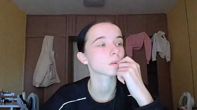 Emilia Light online show from 10-30-25, 07:32