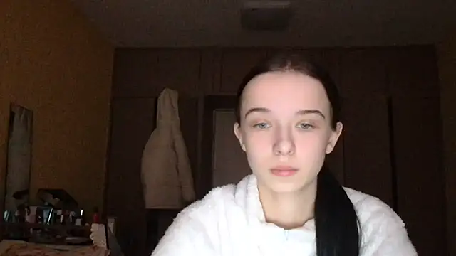 Emilia Light online show from 02-11-26, 05:45