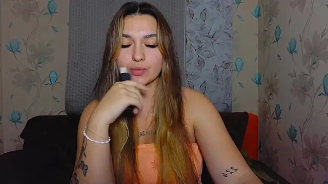 Snapshot of YourEmily_xx chatting on 10-03-25, 07:33 YourEmily xx online show from 10-03-25, 07:33