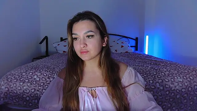 Snapshot of YourEmily_xx chatting on 10-12-25, 09:47 YourEmily xx online show from 10-12-25, 09:47