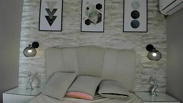 ashlye collins online show from 12-04-25, 08:06