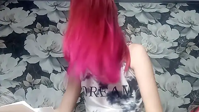 Snapshot of LiaCusson chatting on 10-01-25, 01:11 LiaCusson online show from 10-01-25, 01:11
