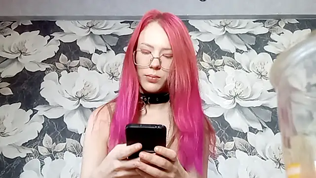 Snapshot of LiaCusson chatting on 10-07-25, 01:14 LiaCusson online show from 10-07-25, 01:14