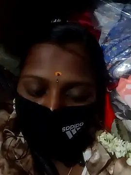 Snapshot of Tamil_Hot_Sandy chatting on 10-15-25, 05:13 Tamil Hot Sandy online show from 10-15-25, 05:13