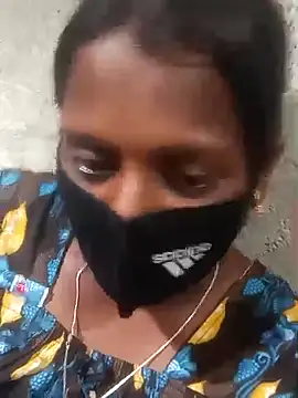 Snapshot of Tamil_Hot_Sandy chatting on 10-18-25, 04:59 Tamil Hot Sandy online show from 10-18-25, 04:59