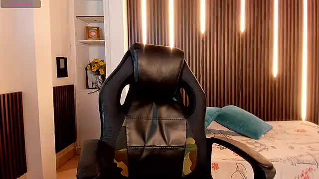 Violet Anders online show from 10-22-25, 08:19