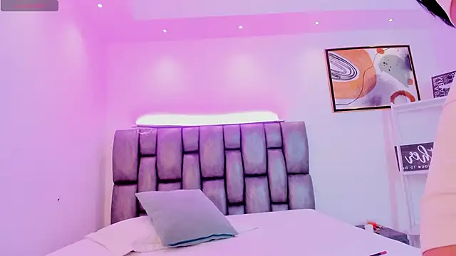 Violet Anders online show from 11-15-25, 07:10