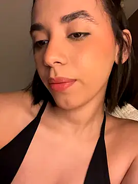 Snapshot of Capricho_01 chatting on 10-27-25, 12:31 Capricho 01 online show from 10-27-25, 12:31