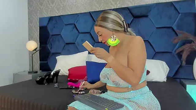 Snapshot of Angelina_Roa chatting on 01-15-26, 03:27 Angelina Roa online show from 01-15-26, 03:27