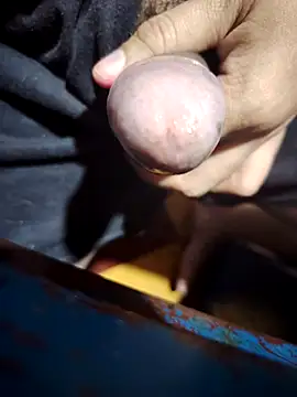 Snapshot of Sir_clouden chatting on 10-25-25, 04:09 Sir clouden online show from 10-25-25, 04:09