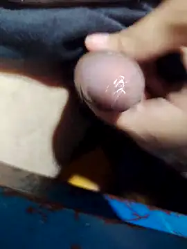 Snapshot of Sir_clouden chatting on 11-29-25, 04:48 Sir clouden online show from 11-29-25, 04:48