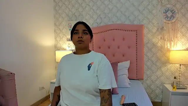 Snapshot of Aria_Star7 chatting on 10-14-25, 07:47 Aria Star7 online show from 10-14-25, 07:47