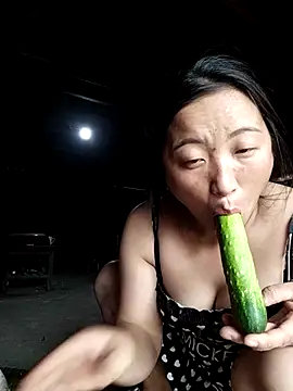 Snapshot of zhen-zo chatting on 10-23-25, 03:39 zhen-zo online show from 10-23-25, 03:39