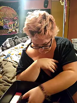 Snapshot of violentviolet68 chatting on 10-12-25, 06:51 violentviolet68 online show from 10-12-25, 06:51