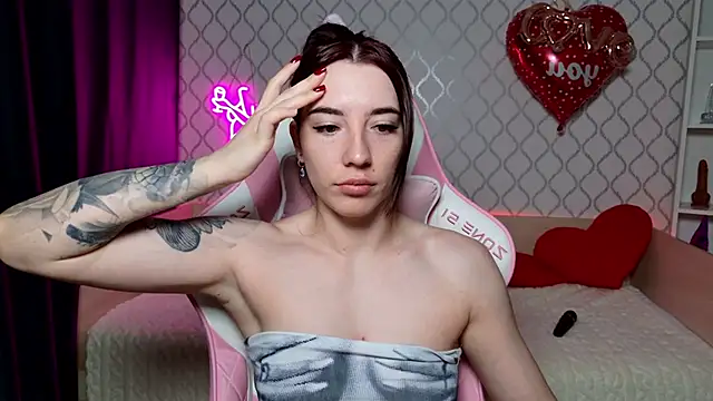 Curious Lily online show from 03-19-26, 12:47