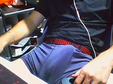 AlbertoRuiz086 online show from 10-28-25, 06:17