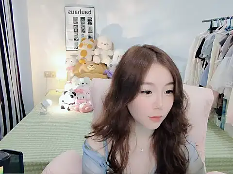 Snapshot of Gardenia-222 chatting on 10-17-25, 06:16 Gardenia-222 online show from 10-17-25, 06:16