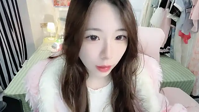 Snapshot of Gardenia-222 chatting on 02-25-26, 12:04 Gardenia-222 online show from 02-25-26, 12:04