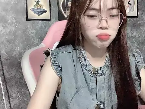 Snapshot of Ellie039 chatting on 10-02-25, 04:14 Ellie039 online show from 10-02-25, 04:14