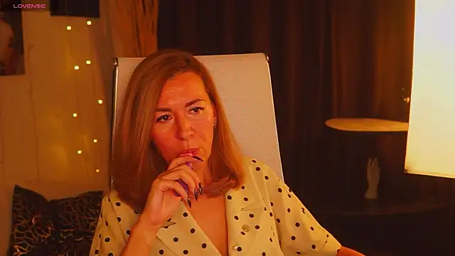 DonnaSmitth online show from 10-23-25, 03:55