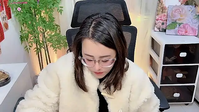 Snapshot of NEWONETO chatting on 02-15-26, 01:31 NEWONETO online show from 02-15-26, 01:31