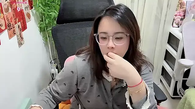 Snapshot of NEWONETO chatting on 02-28-26, 12:28 NEWONETO online show from 02-28-26, 12:28