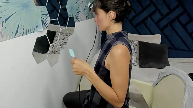 Valery More   online show from 10-03-25, 12:46