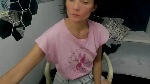 Valery More   online show from 10-26-25, 03:07