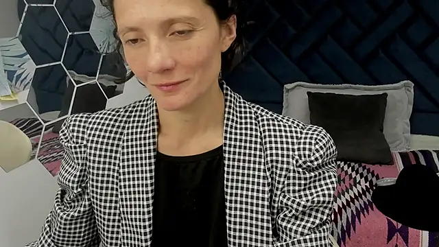 Valery More   online show from 11-13-25, 12:15