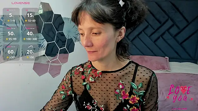 Snapshot of Valery_More__ chatting on 07-02-26, 01:17 Valery More online show from 07-02-26, 01:17