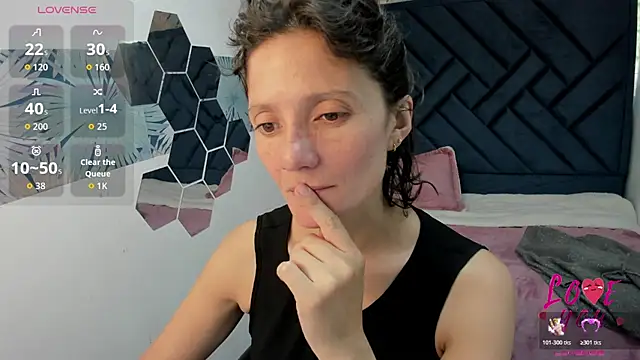 Snapshot of Valery_More__ chatting on 07-09-26, 01:26 Valery More online show from 07-09-26, 01:26