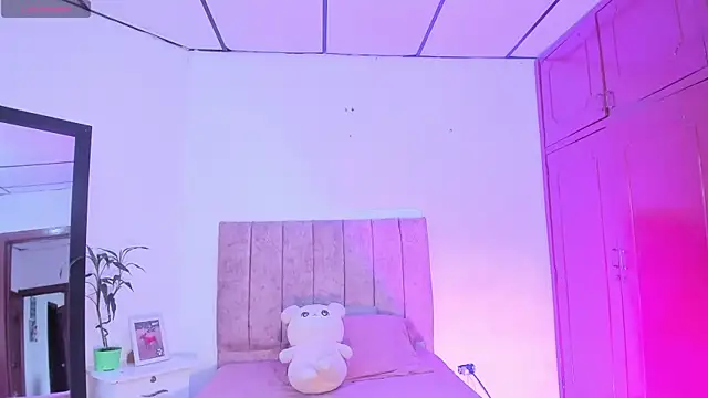 Snapshot of Mila_1wood chatting on 07-18-26, 12:53 Mila 1wood online show from 07-18-26, 12:53