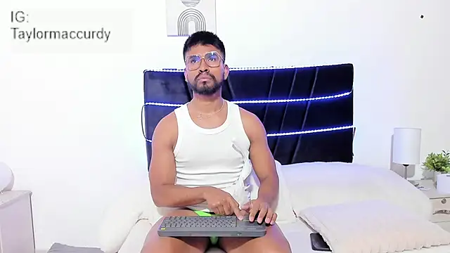 Taylormaccurdy  online show from 11-25-25, 02:06