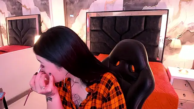 SusanVilla online show from 11-19-25, 07:36