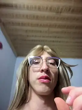 Snapshot of NICOLLE__12 chatting on 11-20-25, 08:52 NICOLLE 12 online show from 11-20-25, 08:52