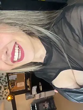 Snapshot of Miia_Millerr chatting on 11-19-25, 02:55 Miia Millerr online show from 11-19-25, 02:55