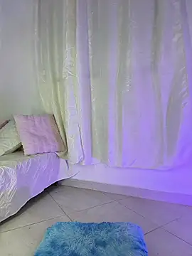 In-Ur-dreams online show from 10-18-25, 10:32