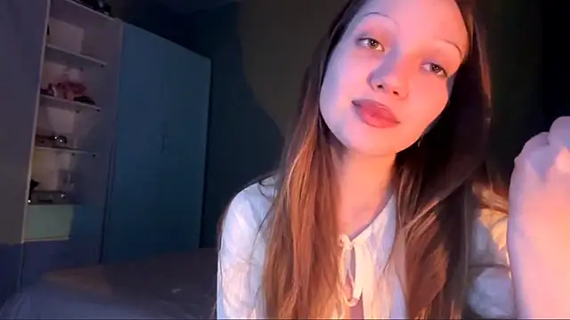 Snapshot of EmiIyKitty chatting on 10-18-25, 08:31 EmiIyKitty online show from 10-18-25, 08:31