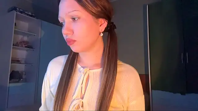 EmiIyKitty online show from 10-22-25, 08:08