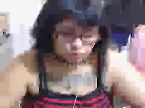 Snapshot of crucifxcked chatting on 05-17-26, 04:32 crucifxcked online show from 05-17-26, 04:32