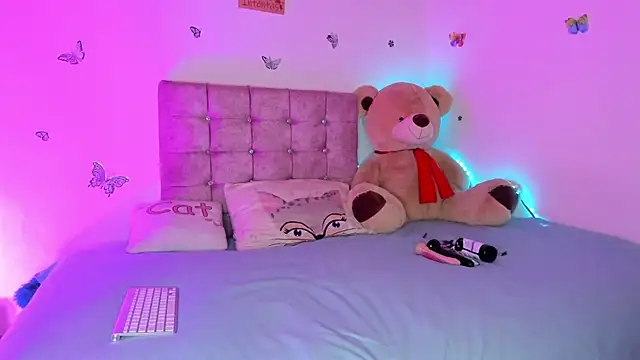 Snapshot of Lia_Roses3x chatting on 12-04-25, 03:16 Lia Roses3x online show from 12-04-25, 03:16