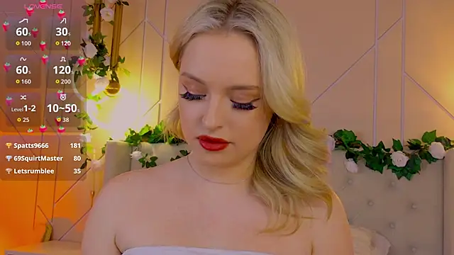 Snapshot of EllyLinn chatting on 04-18-26, 07:07 EllyLinn online show from 04-18-26, 07:07